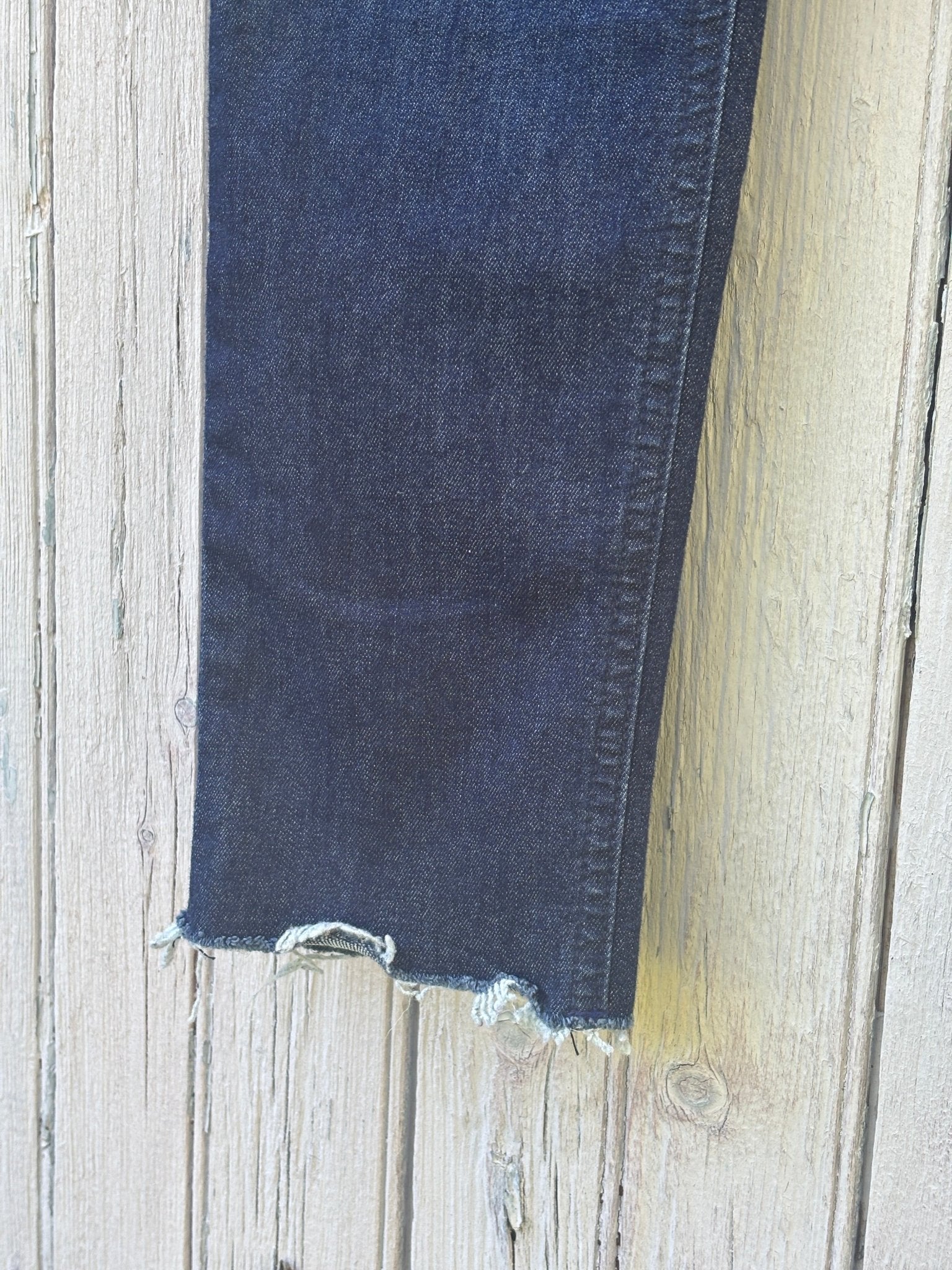 Rag and Bone Ankle Skinny jeans size 29 raw frayed hem detail close up