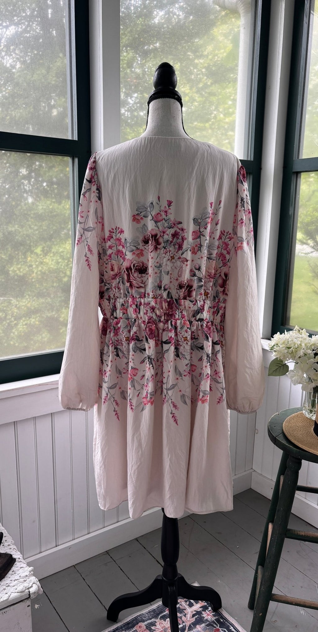 City Chic Teagan Floral Dress back view billowy sleeves thrifted dresses size 18 Sassy and Chic