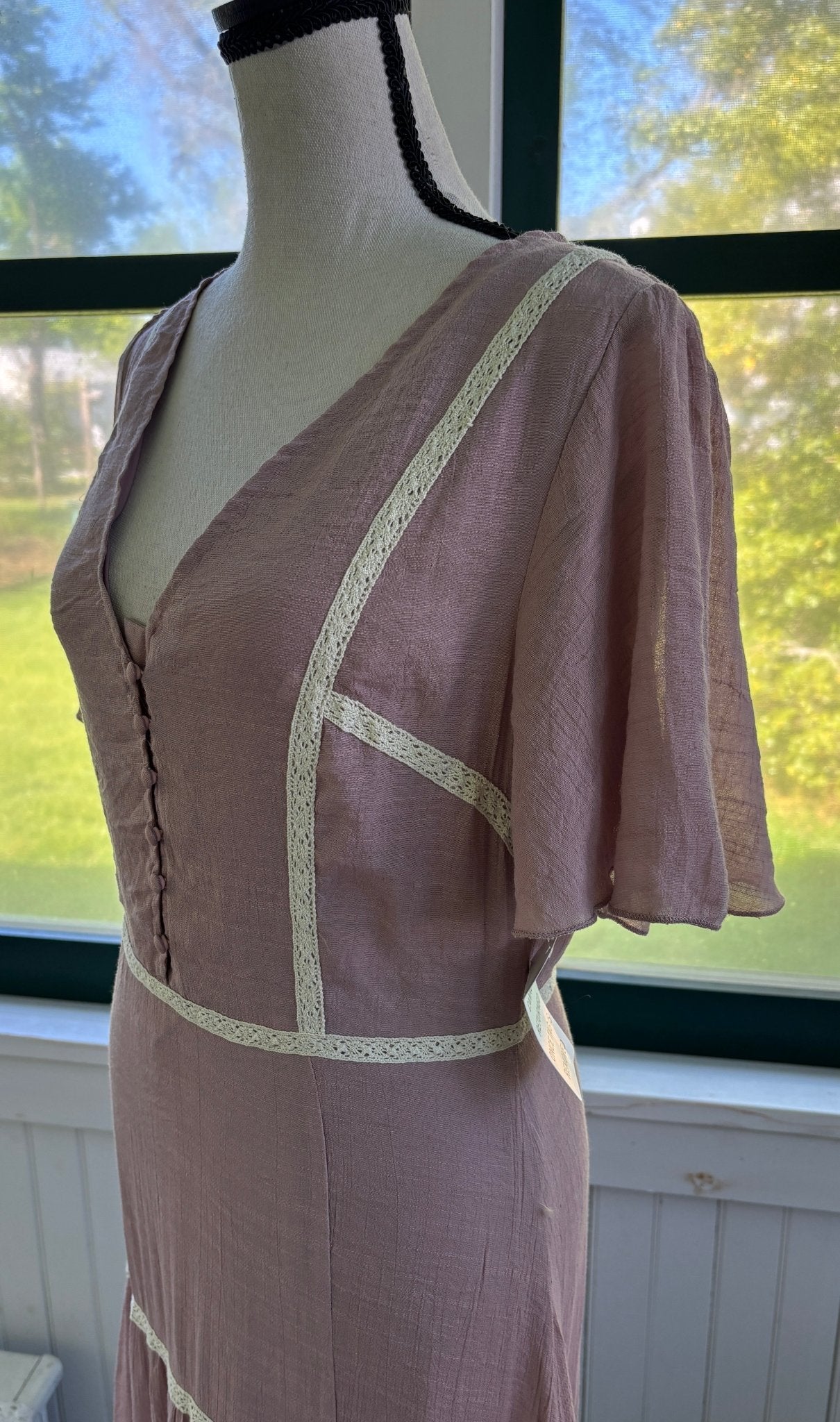 Mia Joy dusty mauve maxi dress flutter sleeve lace bodice detail thrifted dresses Sassy and Chic