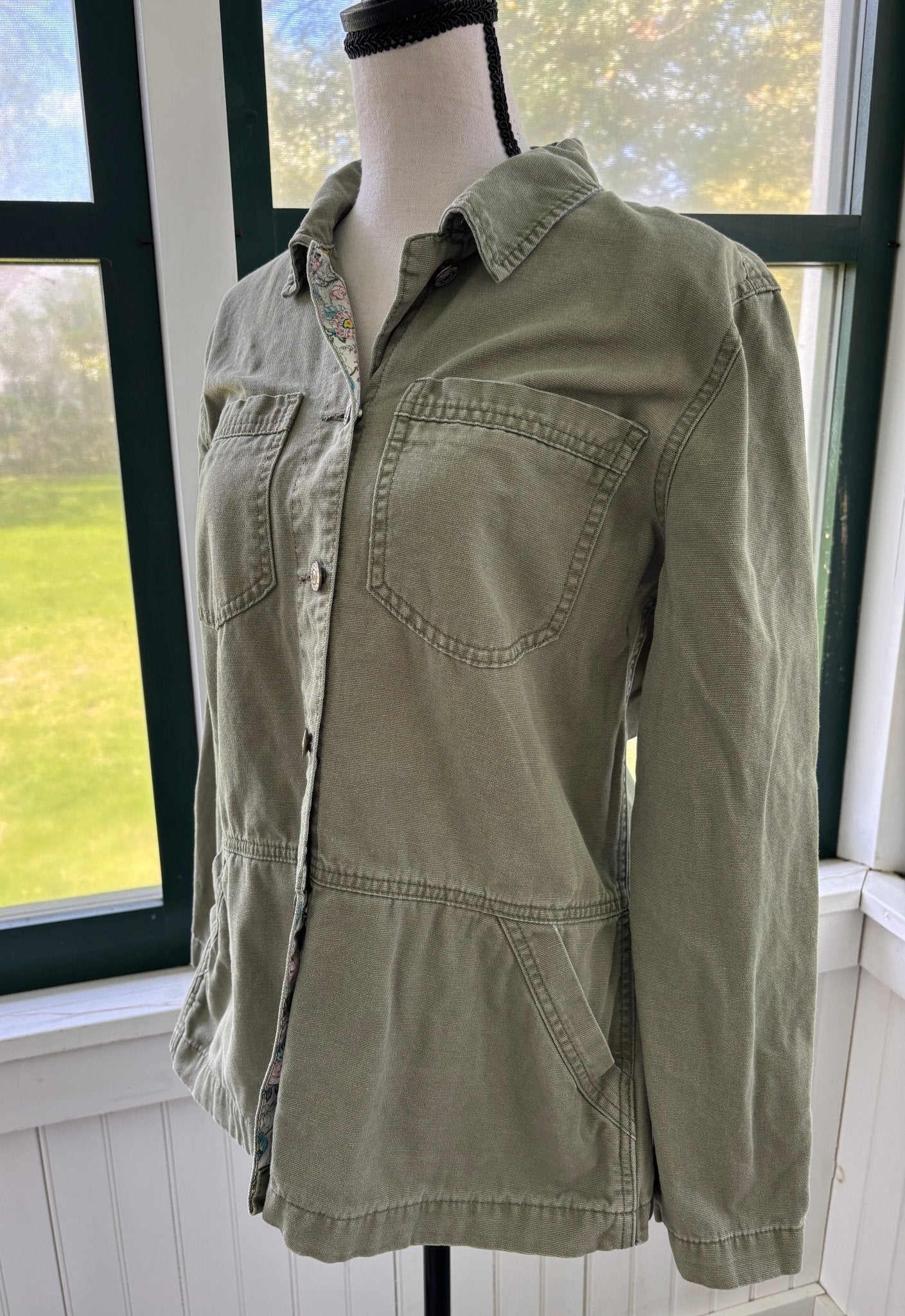 Curve Appeal olive green utility jacket side view fitted silhouette curved pockets like new Sassy and Chic