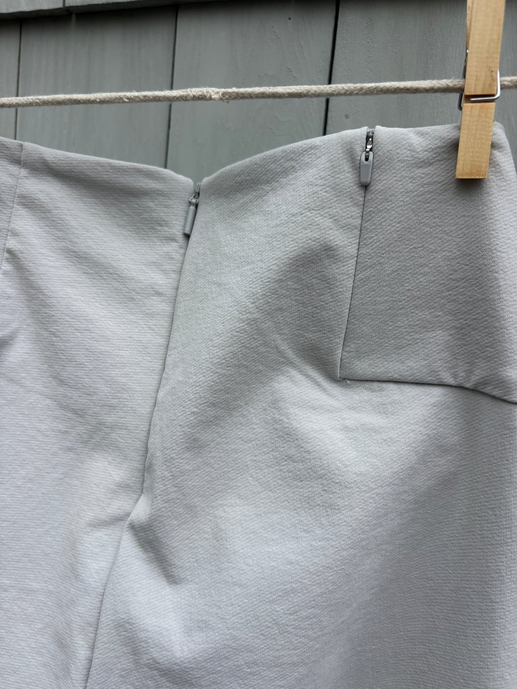 Athleta Wander Slim Straight Crop pants zip pocket detail close up thrifted pants Sassy and Chic