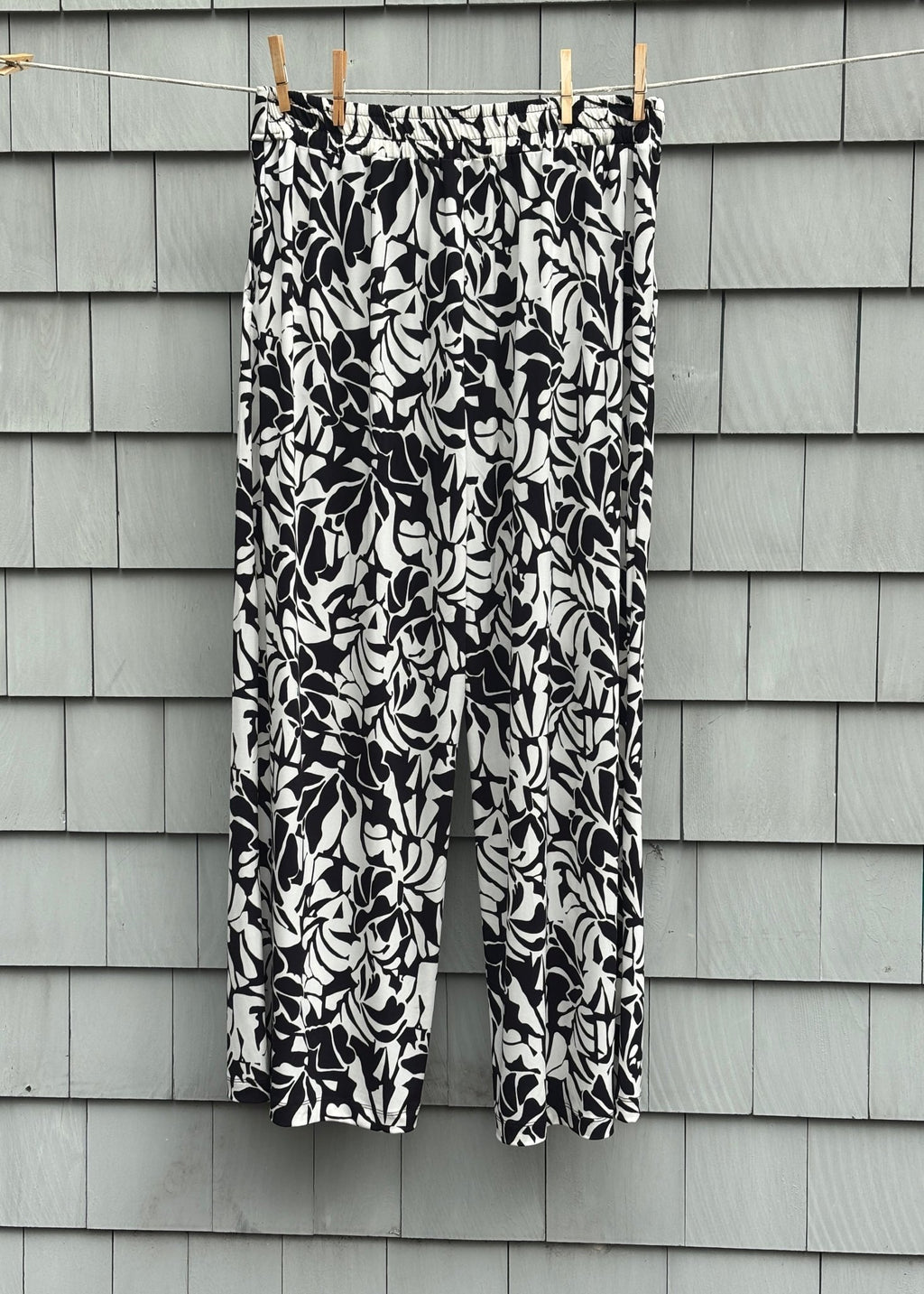 Three Dots black white botanical print wide leg pants back view pants new with tags Sassy and Chic