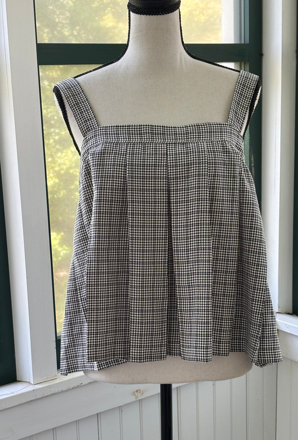 Max Studio black and white gingham crop top front view square neckline thrifted tops Sassy and Chic